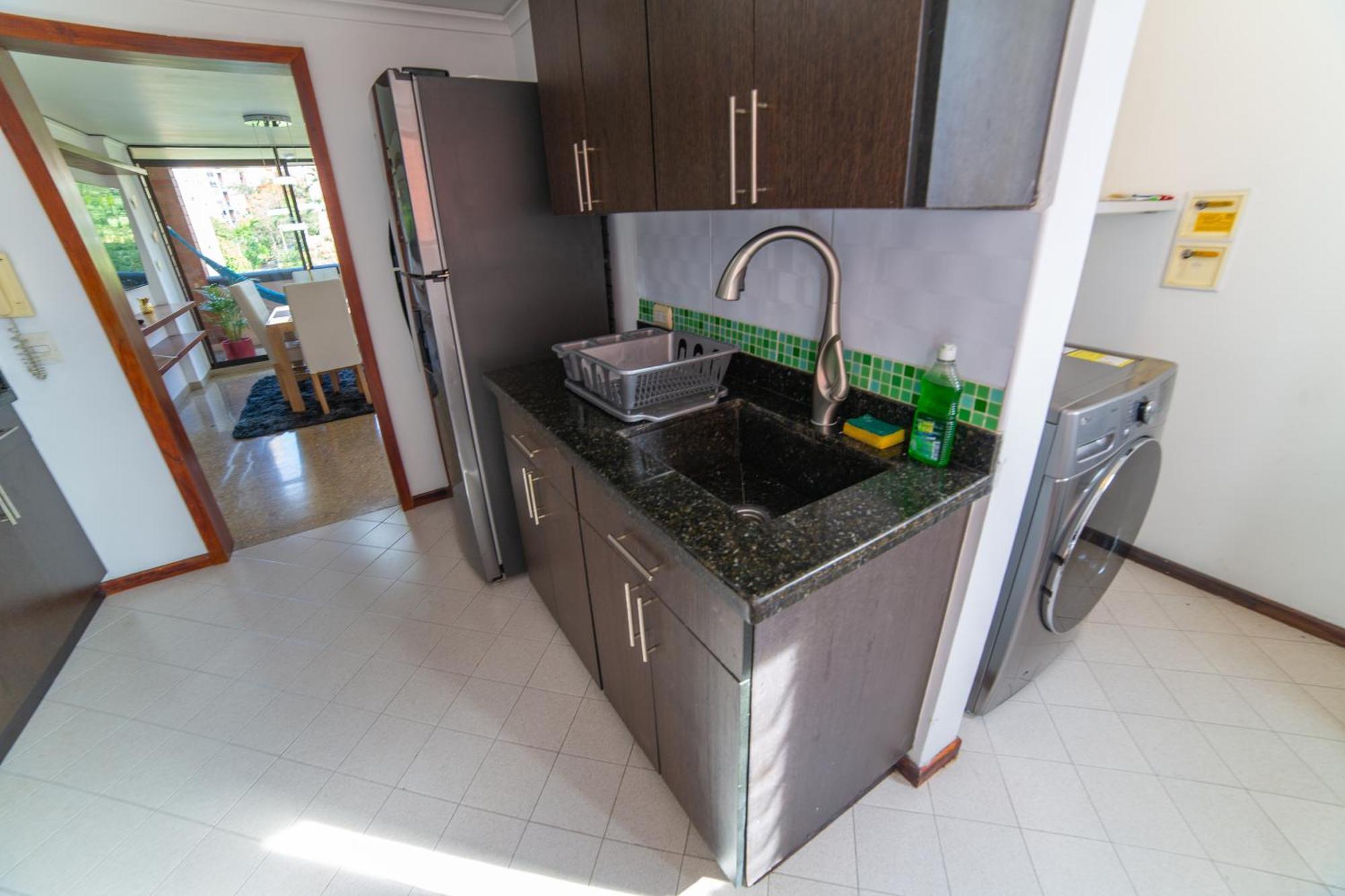 Apartment Floor W/balcony In El Poblado Medellin