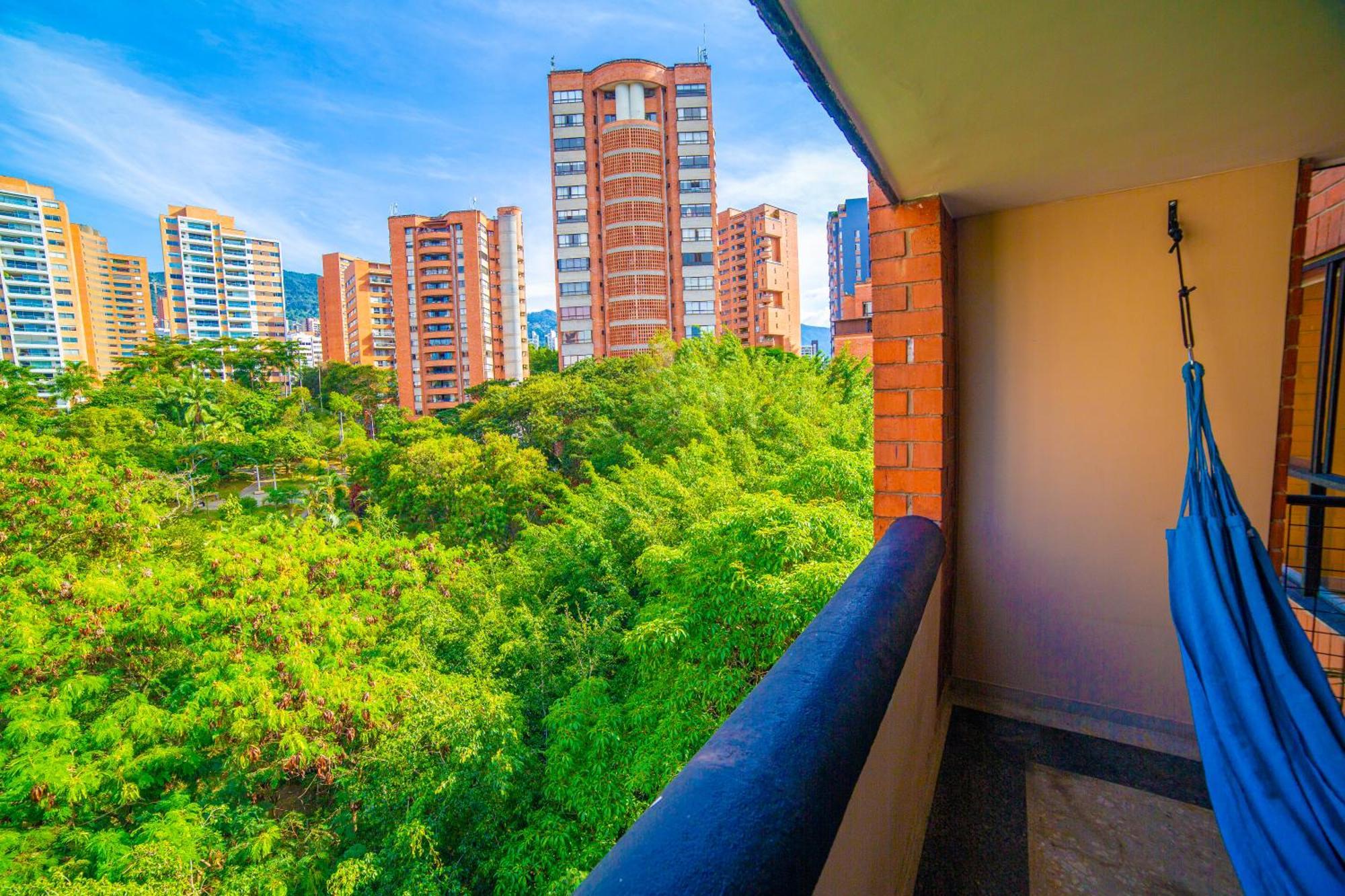 Apartment Floor W/balcony In El Poblado