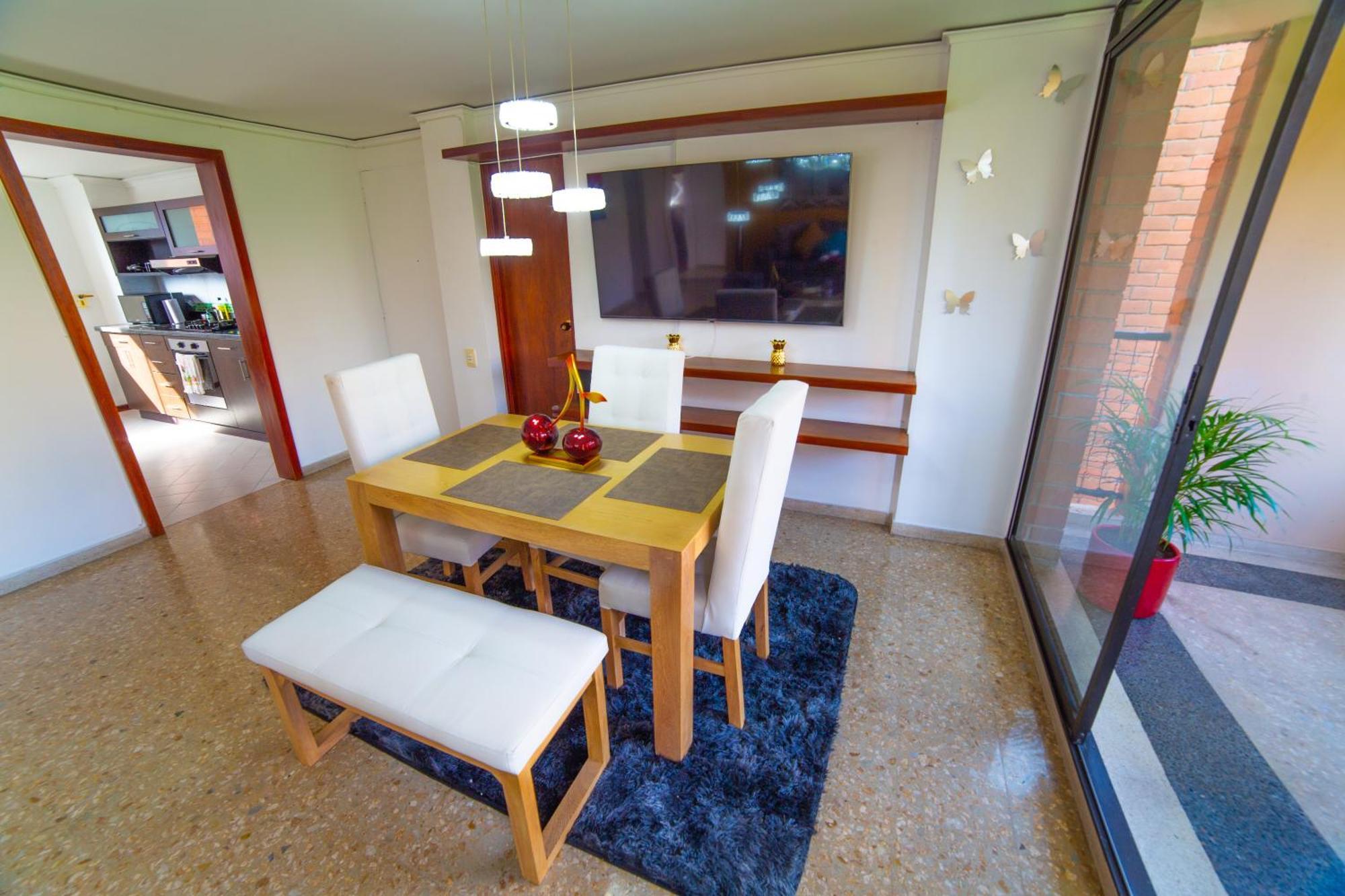 Floor W/balcony In El Poblado Apartment *