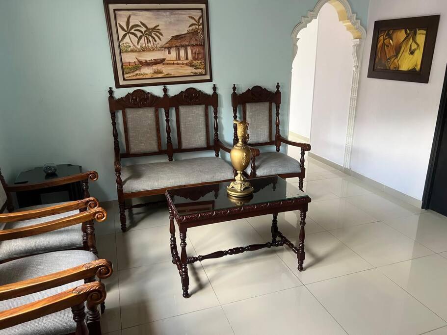 Casa De Lujo Muy Amplia Con Ubicacion Privilegiada * Medellín