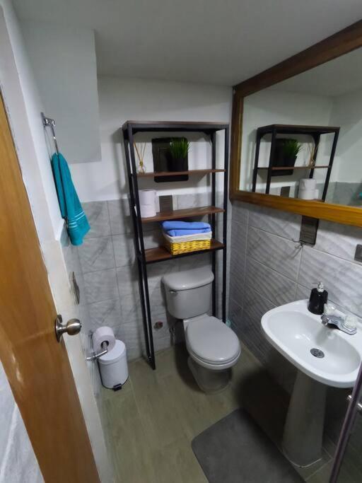 Penthouse W/ Jacuzzi In Lleras Park Apartment Medellin