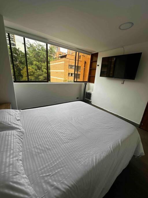 Penthouse W/ Jacuzzi In Lleras Park *