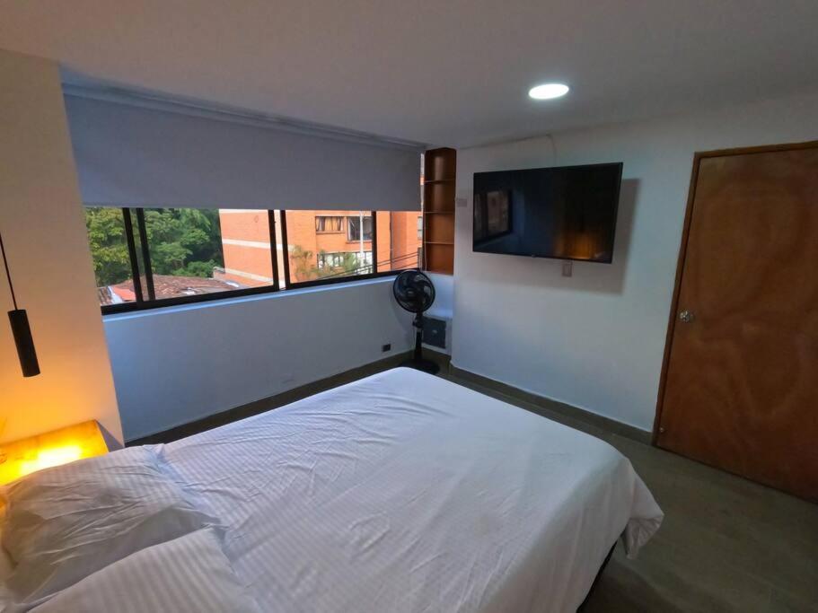 Penthouse W/ Jacuzzi In Lleras Park * Medellin