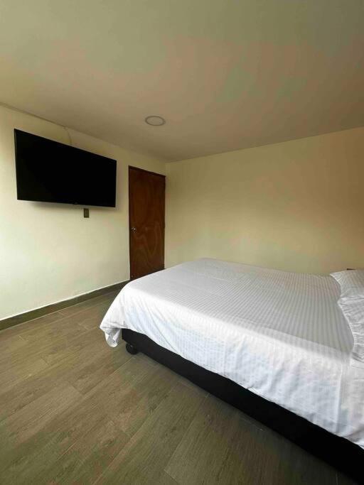 Penthouse W/ Jacuzzi In Lleras Park Medellin