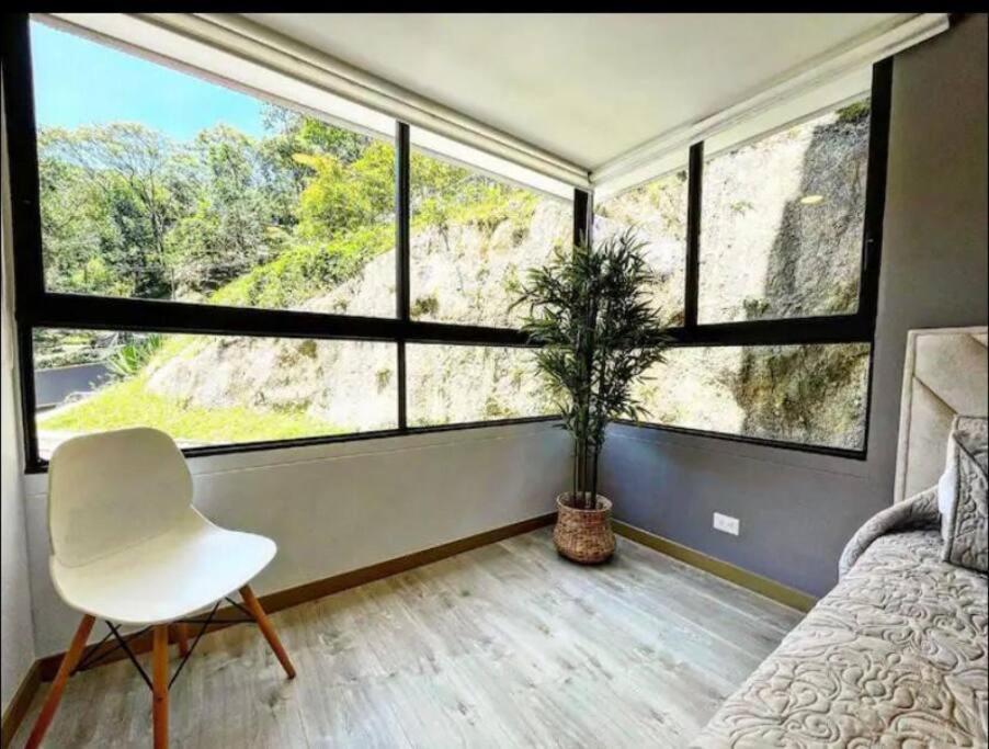Remotecasa - El Poblado, 2 Bedrooms+office Apartment Medellin