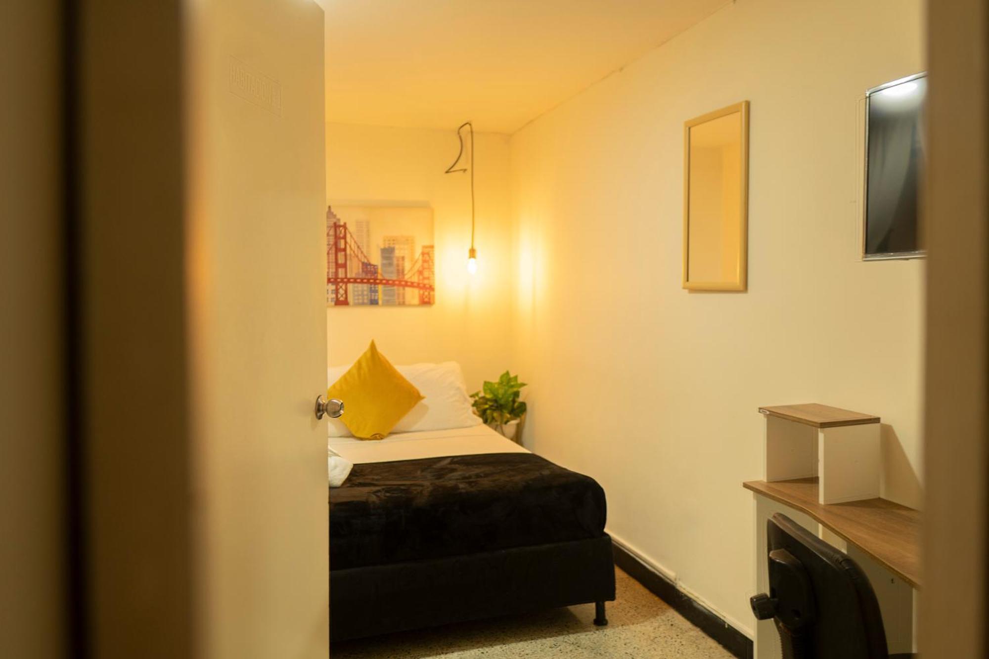 Africa House-casa Laureles-la70 Guest house