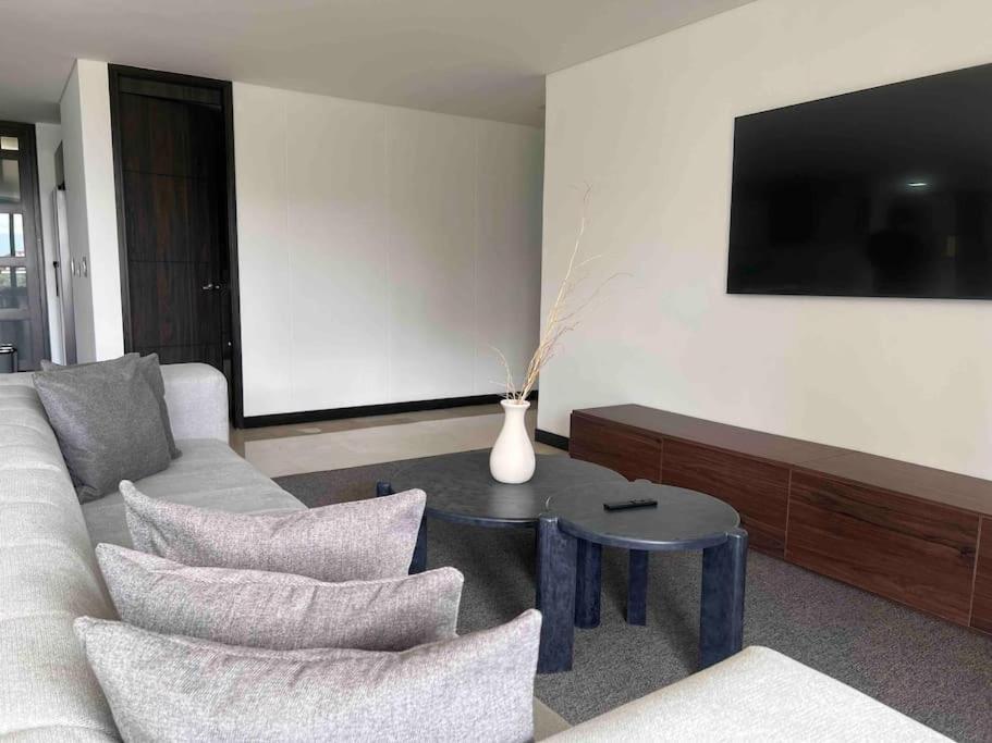 701, Beautiful In Heart Of El Poblado + View! * Medellin