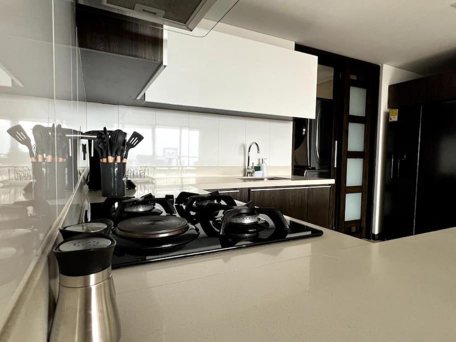 701, Beautiful In Heart Of El Poblado + View! Apartment
