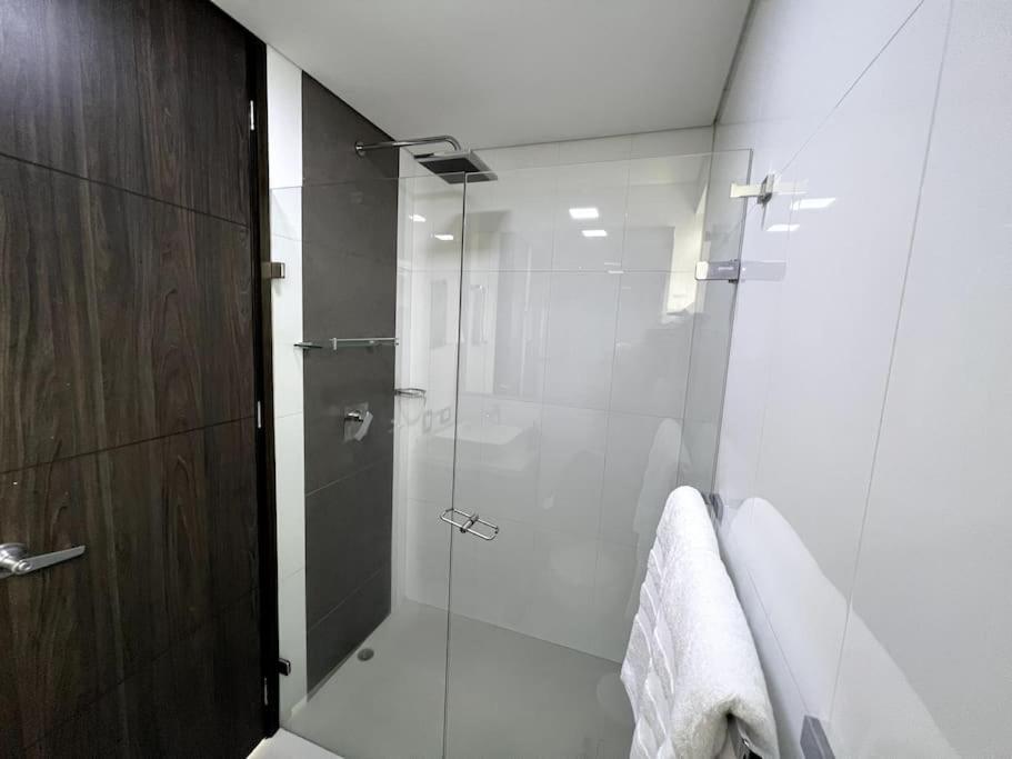 701, Beautiful In Heart Of El Poblado + View! Apartment *