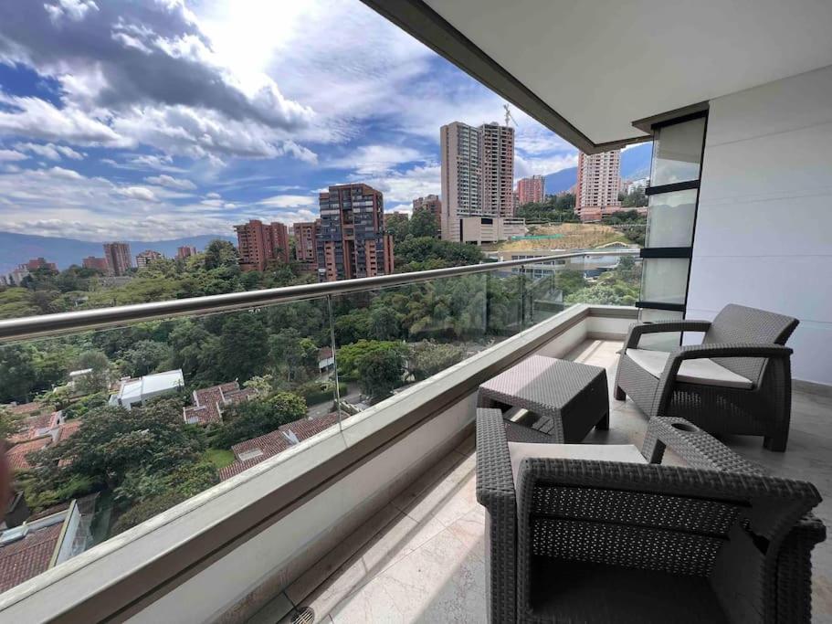 701, Beautiful In Heart Of El Poblado + View! Apartment