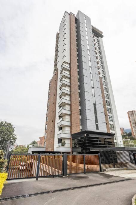 202 Family Haven In El Poblado: Spacious & Charming Apartment *