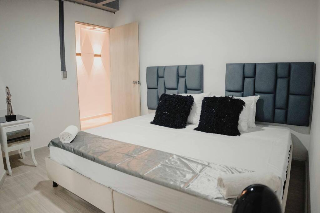 Laureles Industry Living 4br Apartment