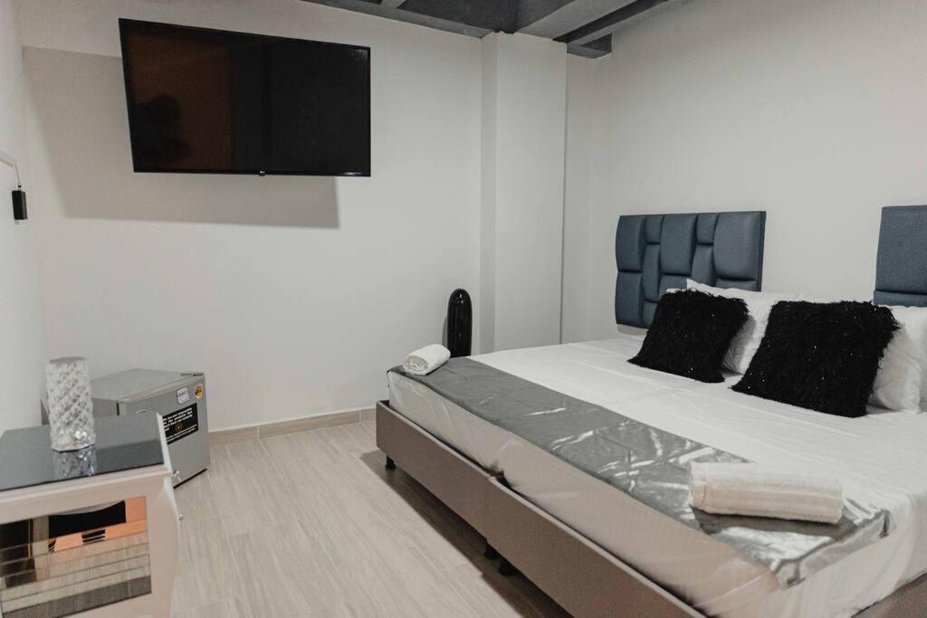 Laureles Industry Living 4br Apartment Medellin
