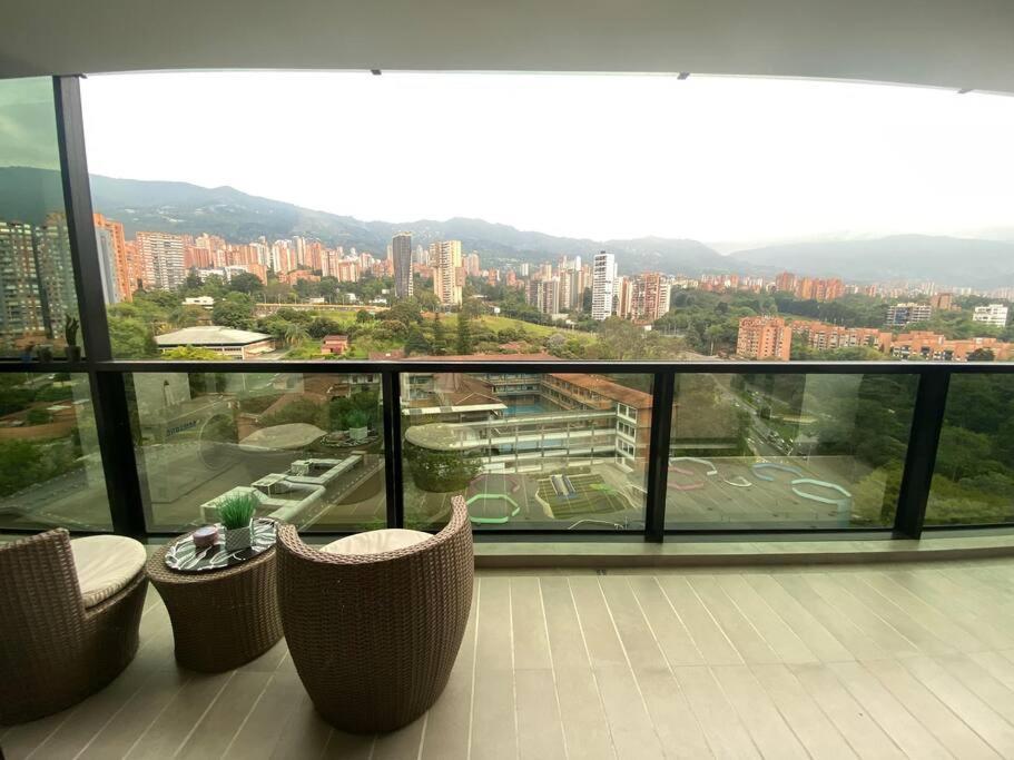 Apartment Luxury Apt! Guest Friendly! Great Location! Jacuzzi, Gym, Security!