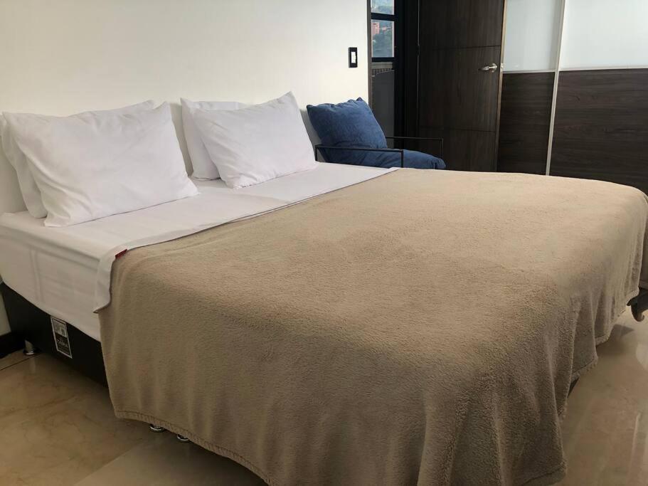 Apartment 2004 El Poblado Cute And Cozy Medellin
