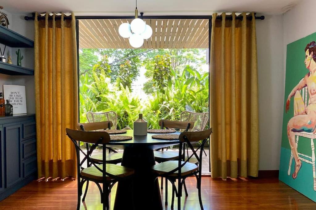Adorable With Private Jacuzzi In Lleras And Provenza