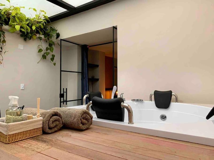 Adorable With Private Jacuzzi In Lleras And Provenza