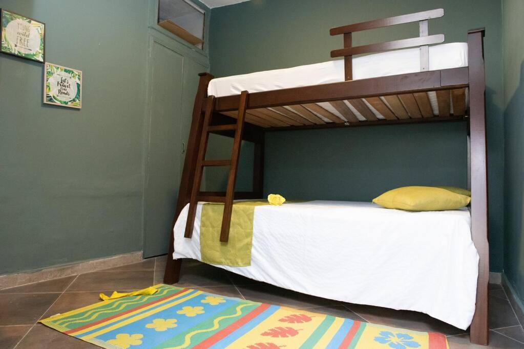 Apartment Pleasant House 20 People In Laureles