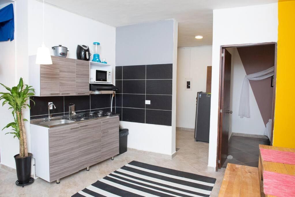 Pleasant House 20 People In Laureles Medellin