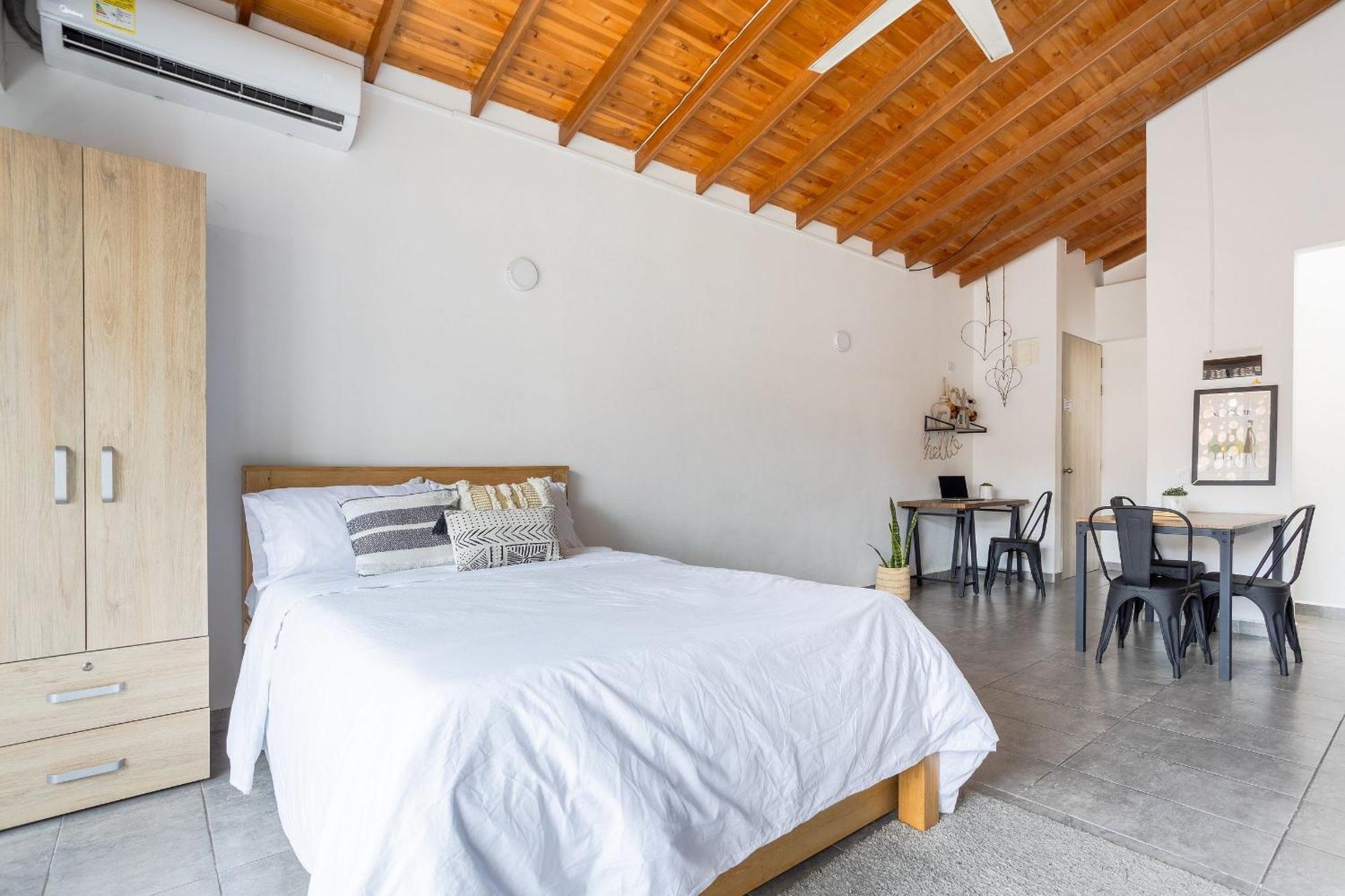 Tranvia 40 - Amoblados Velasquez Apartment Medellin