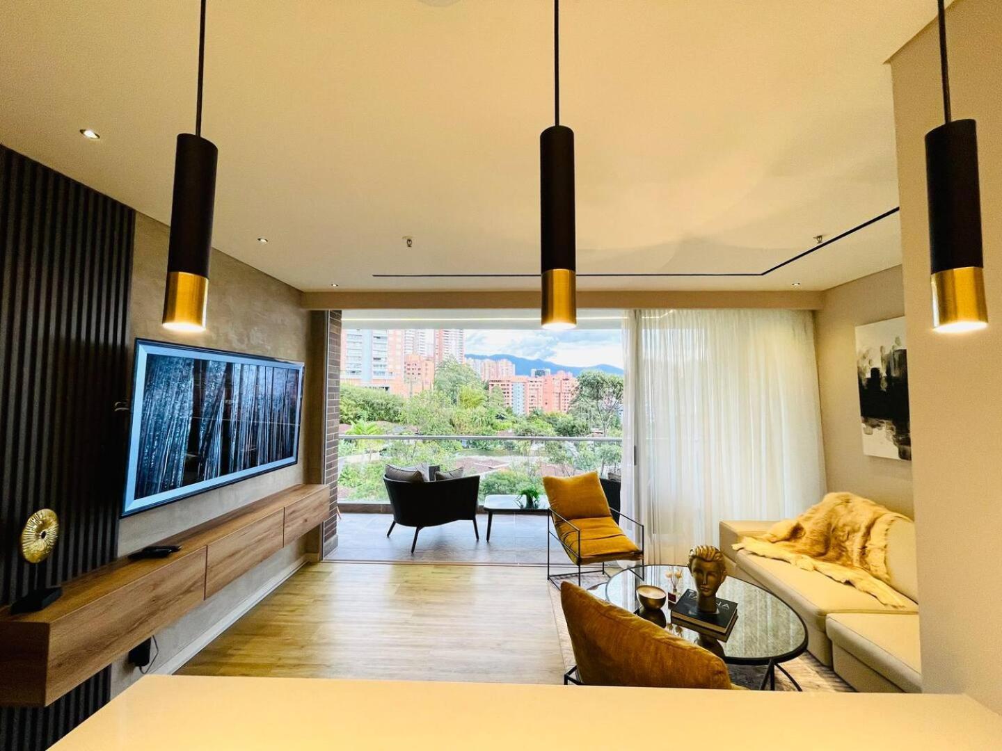 Apartment 17th Floor 2 Bedrooms Ac Pool & Gym 1704