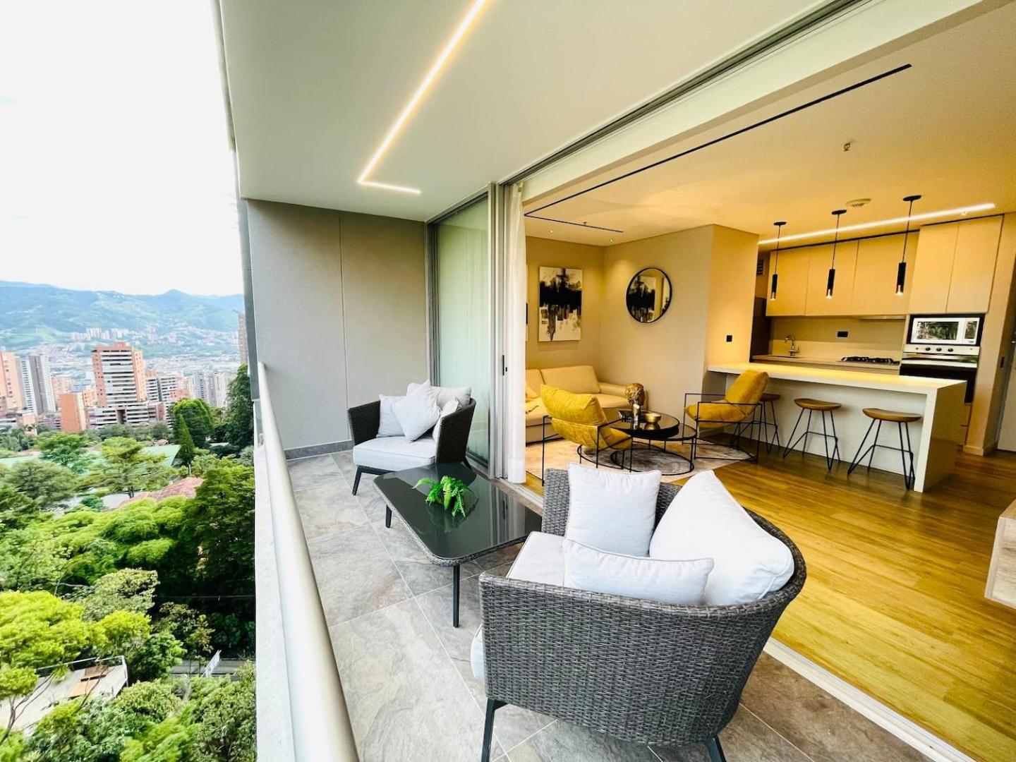 17th Floor 2 Bedrooms Ac Pool & Gym 1704 Apartment Medellin