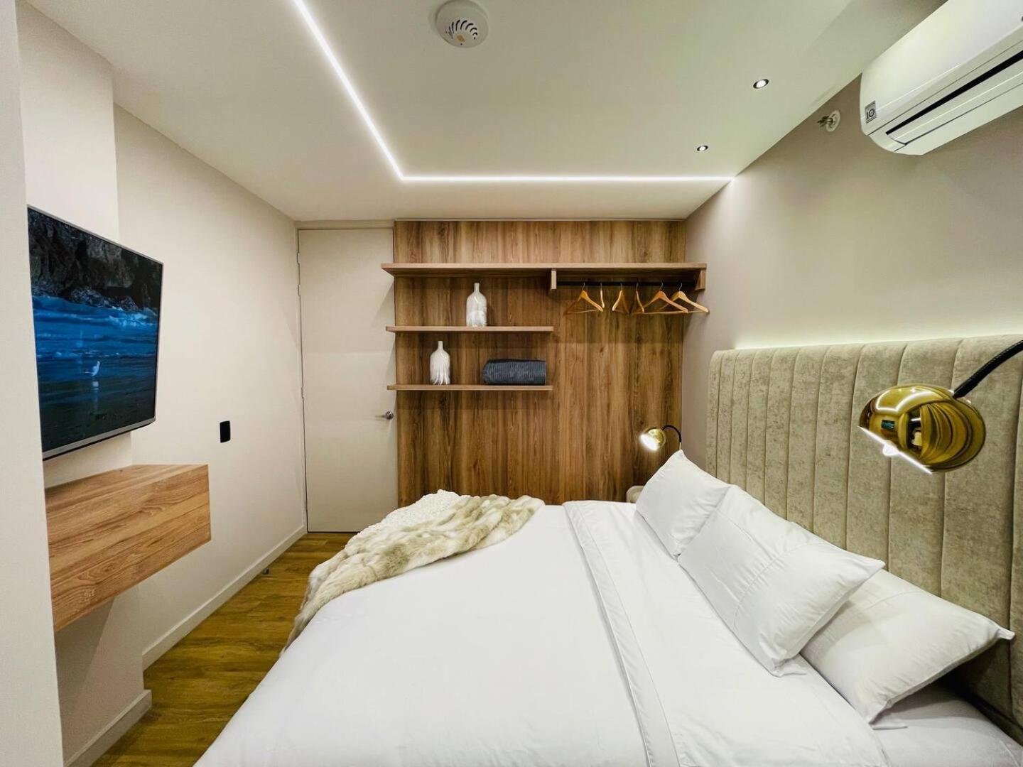17th Floor 2 Bedrooms Ac Pool & Gym 1704 Medellin