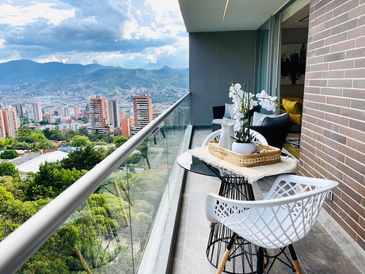 17th Floor 2 Bedrooms Ac Pool & Gym 1704 Apartment Medellin