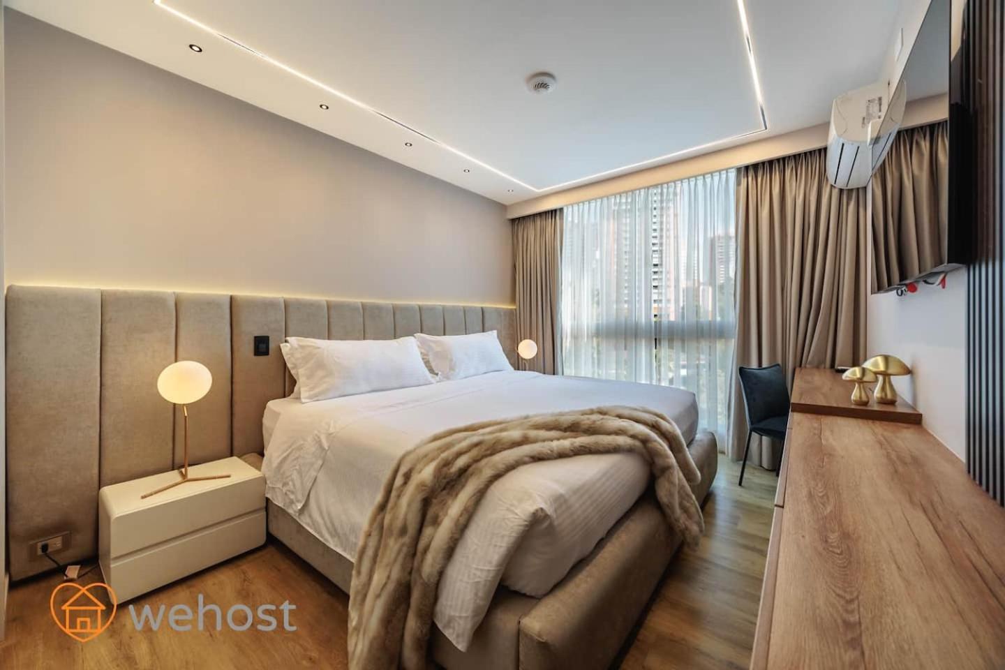 Apartment 17th Floor 2 Bedrooms Ac Pool & Gym 1704 Medellin