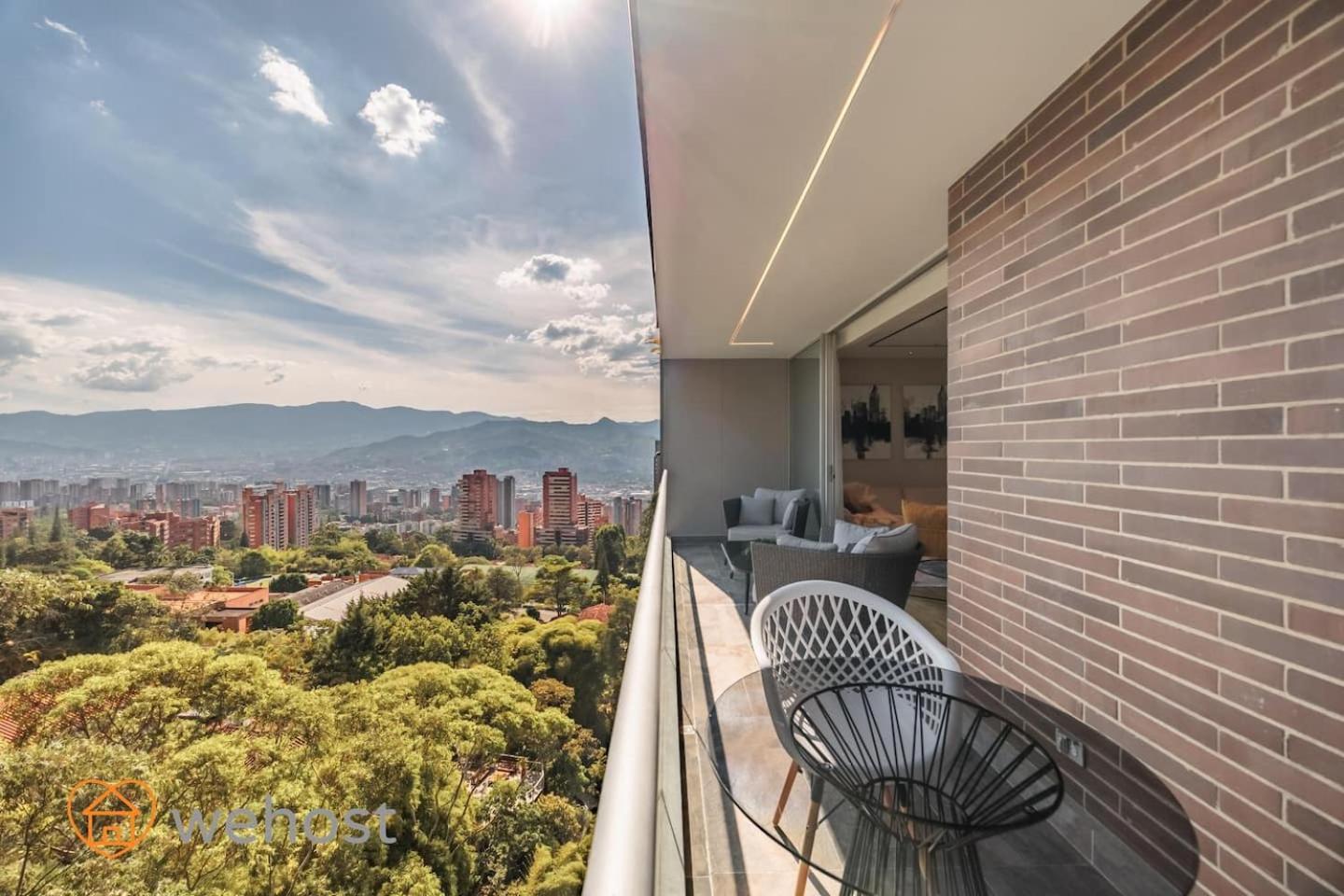 17th Floor 2 Bedrooms Ac Pool & Gym 1704 Apartment