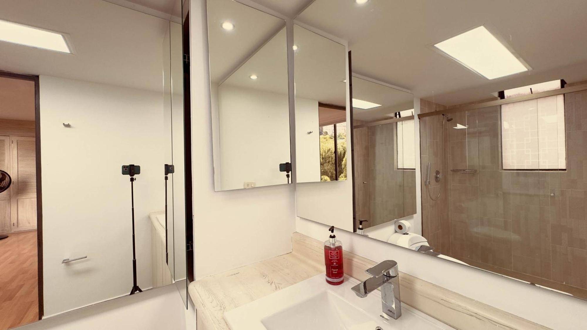 5 Hab, Espacioso, Piscina, Al Lado Del Tesoro! Apartment Medellin