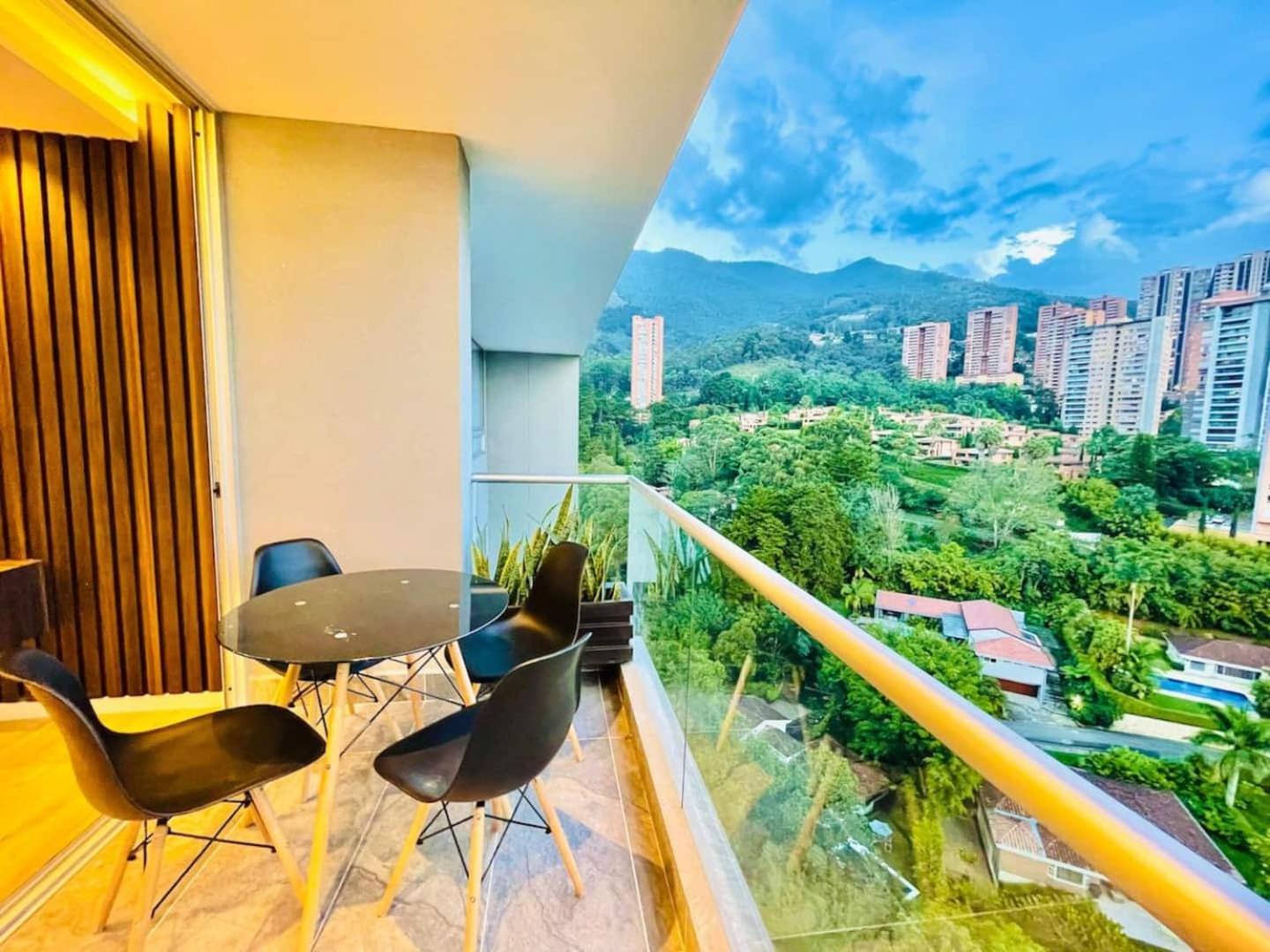 25th Floor Luxury 2 Bedrooms Ac Pool & Gym 2503 * Medellin