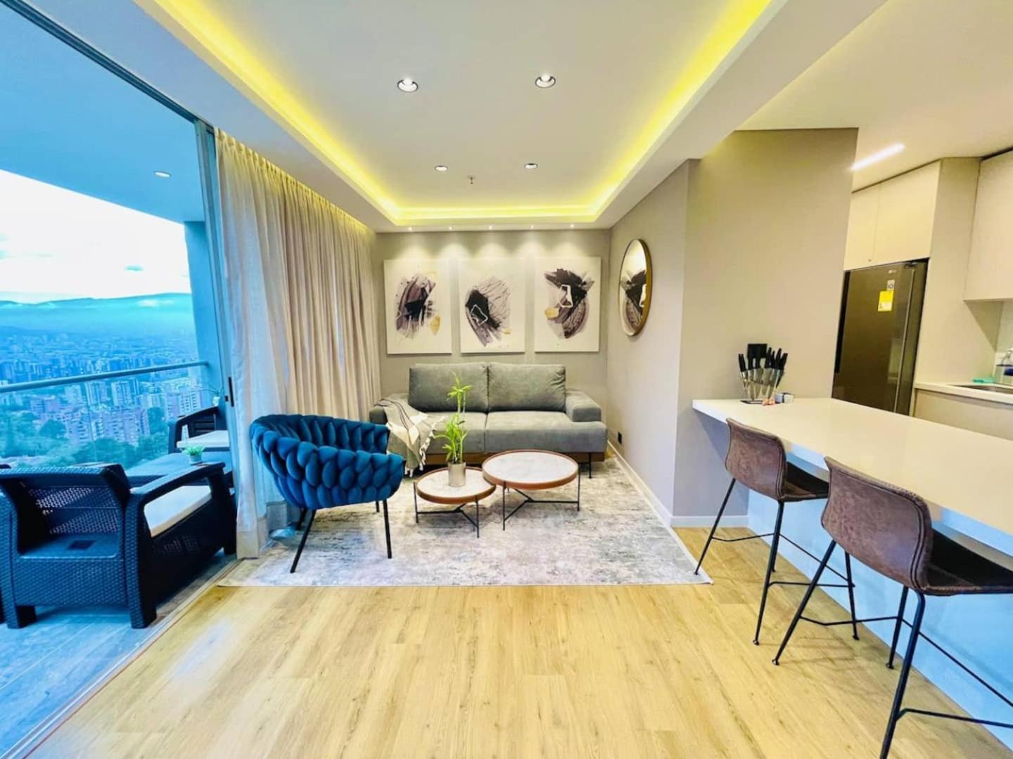 25th Floor Luxury 2 Bedrooms Ac Pool & Gym 2503