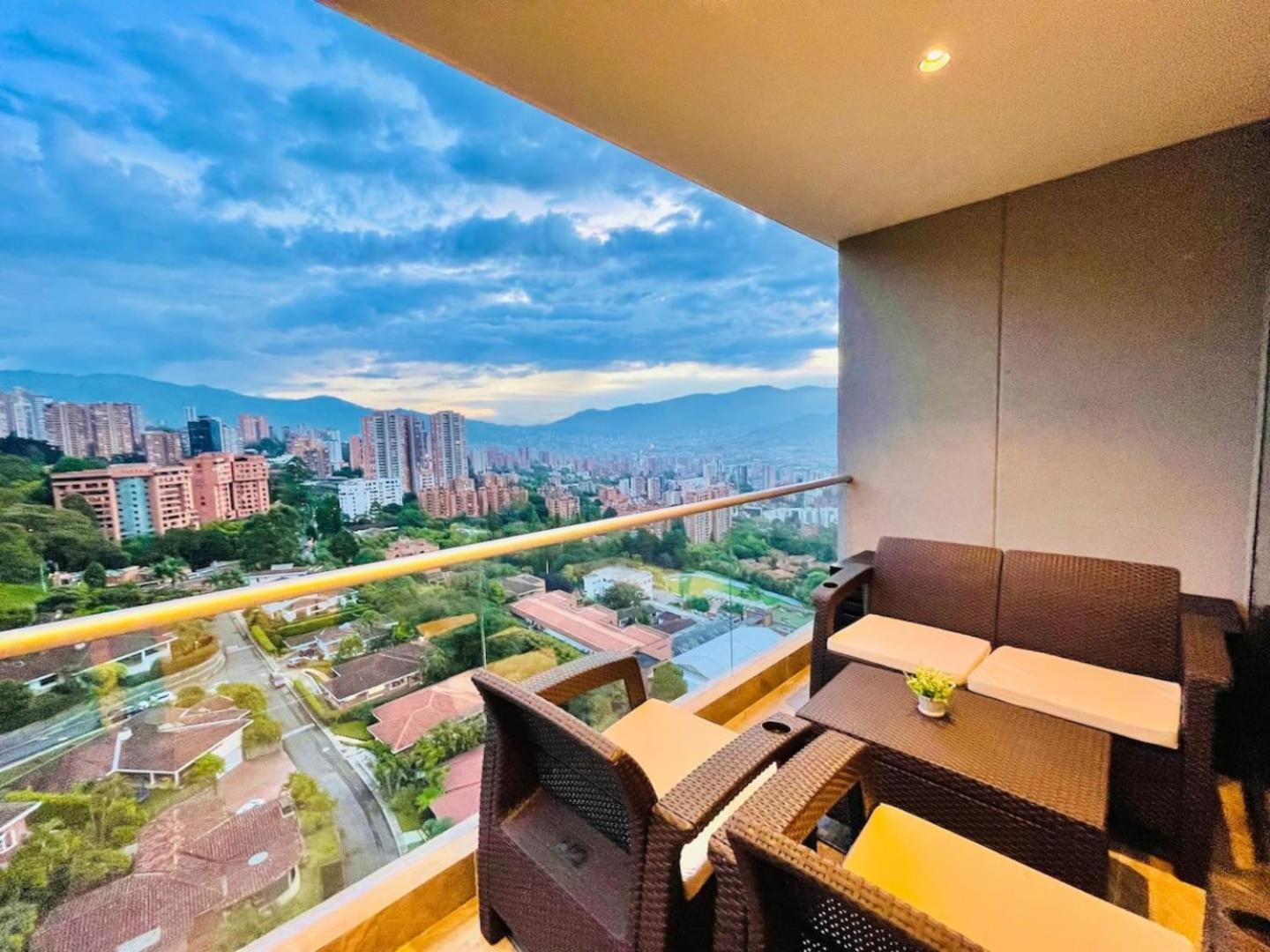 Apartment 25th Floor Luxury 2 Bedrooms Ac Pool & Gym 2503 Medellin