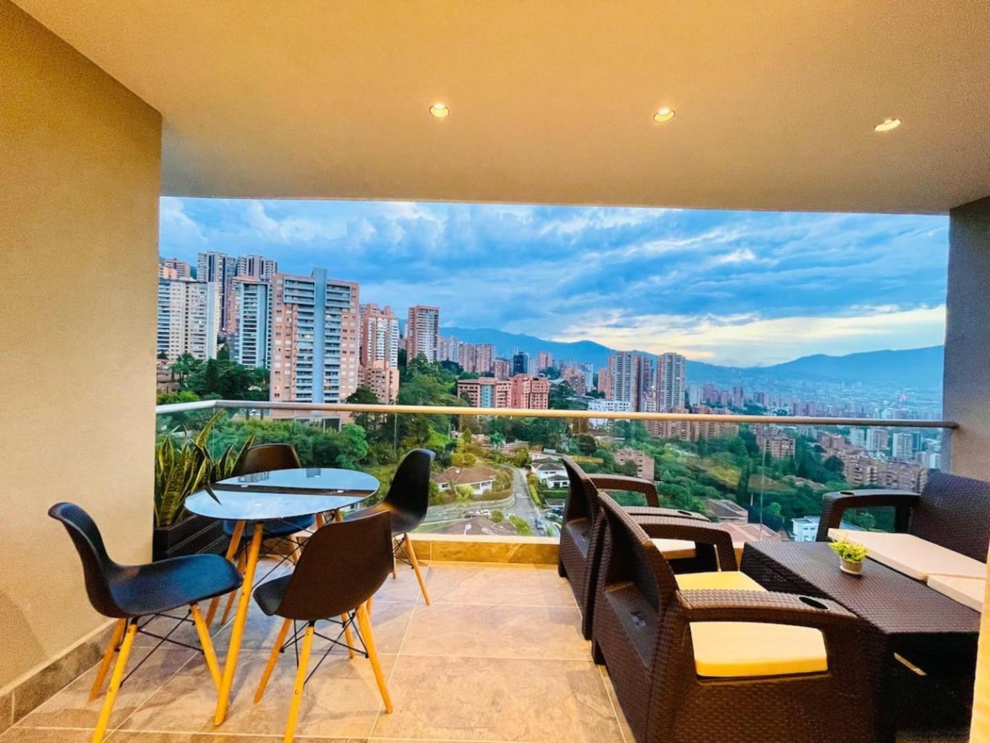 25th Floor Luxury 2 Bedrooms Ac Pool & Gym 2503 Medellin