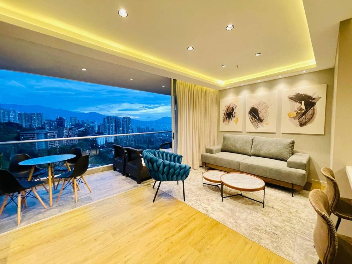 25th Floor Luxury 2 Bedrooms Ac Pool & Gym 2503 * Medellin