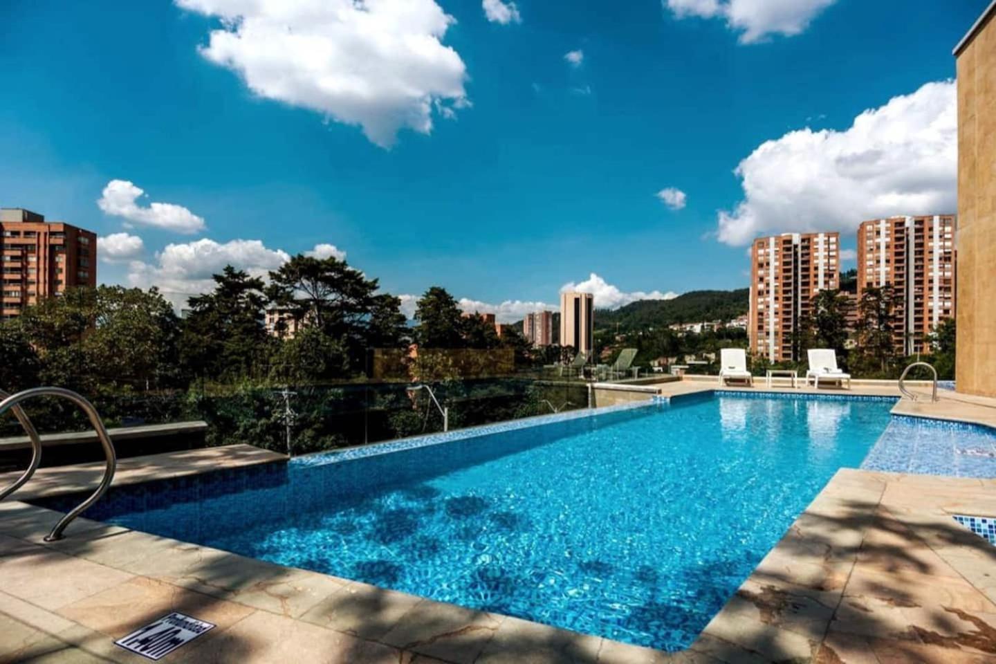 25th Floor Luxury 2 Bedrooms Ac Pool & Gym 2503 Apartment