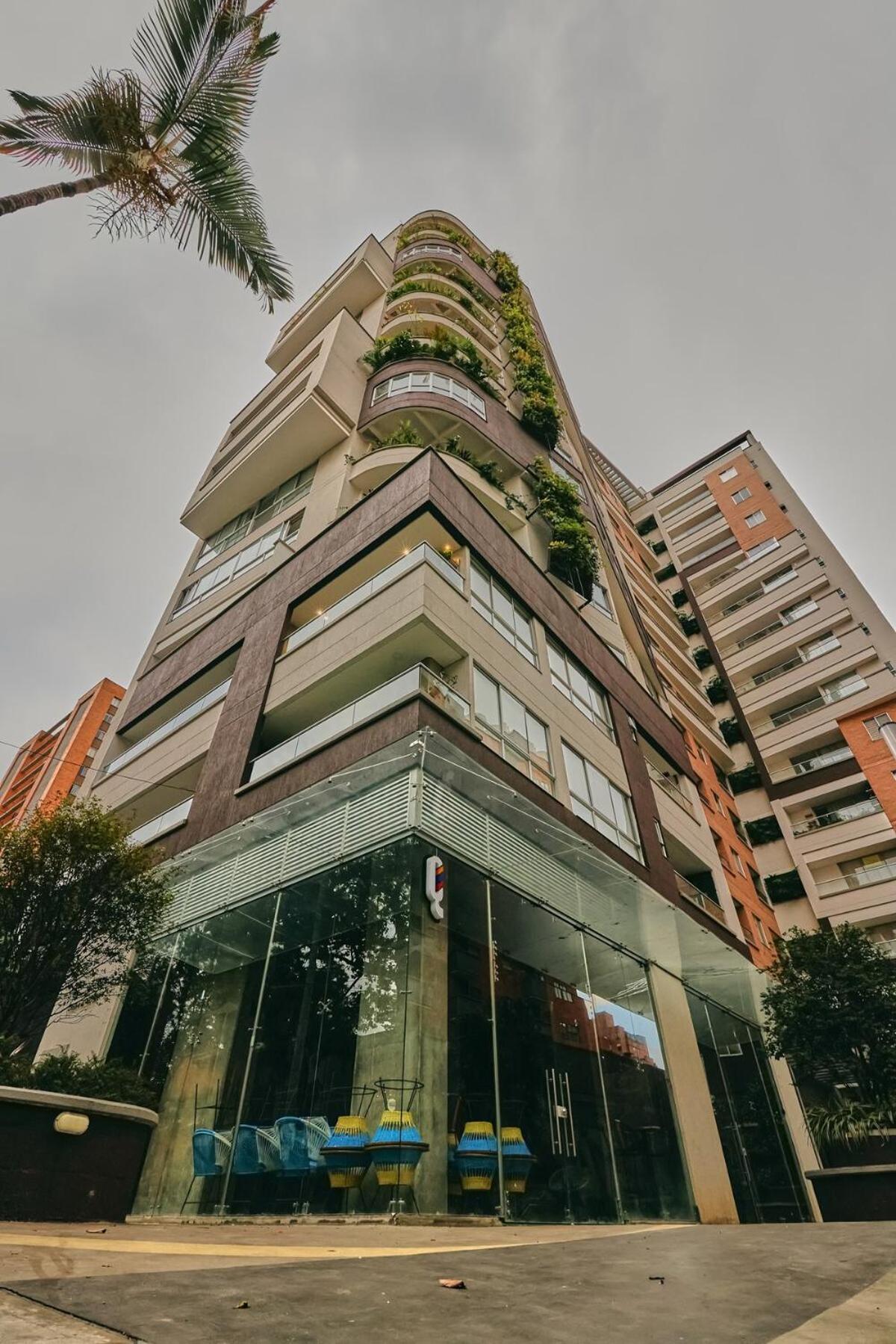 Modern Skyline -wifi, Gym, 24hr Security * Medellín