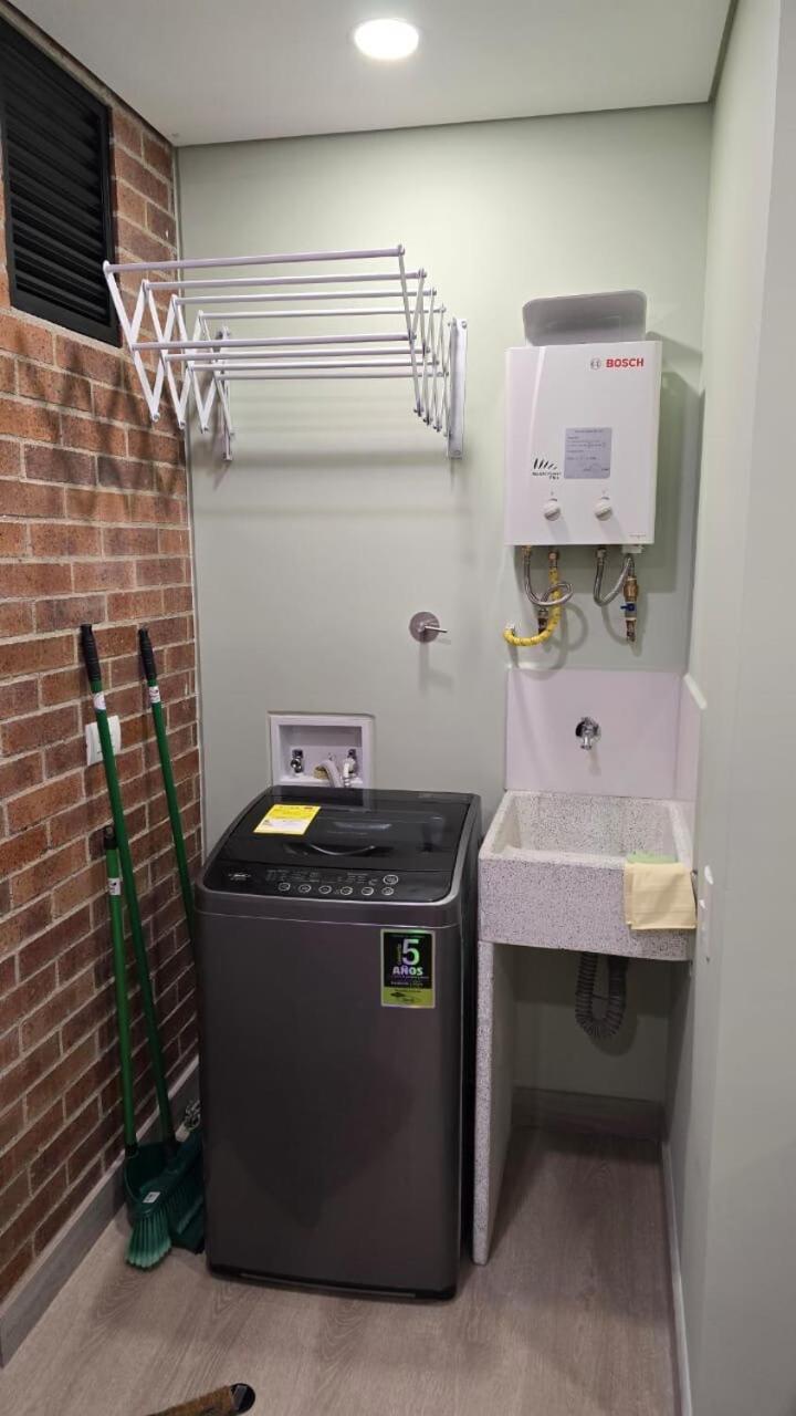 Apartment New In Laurels With Air , Loft Type, Giant Tv