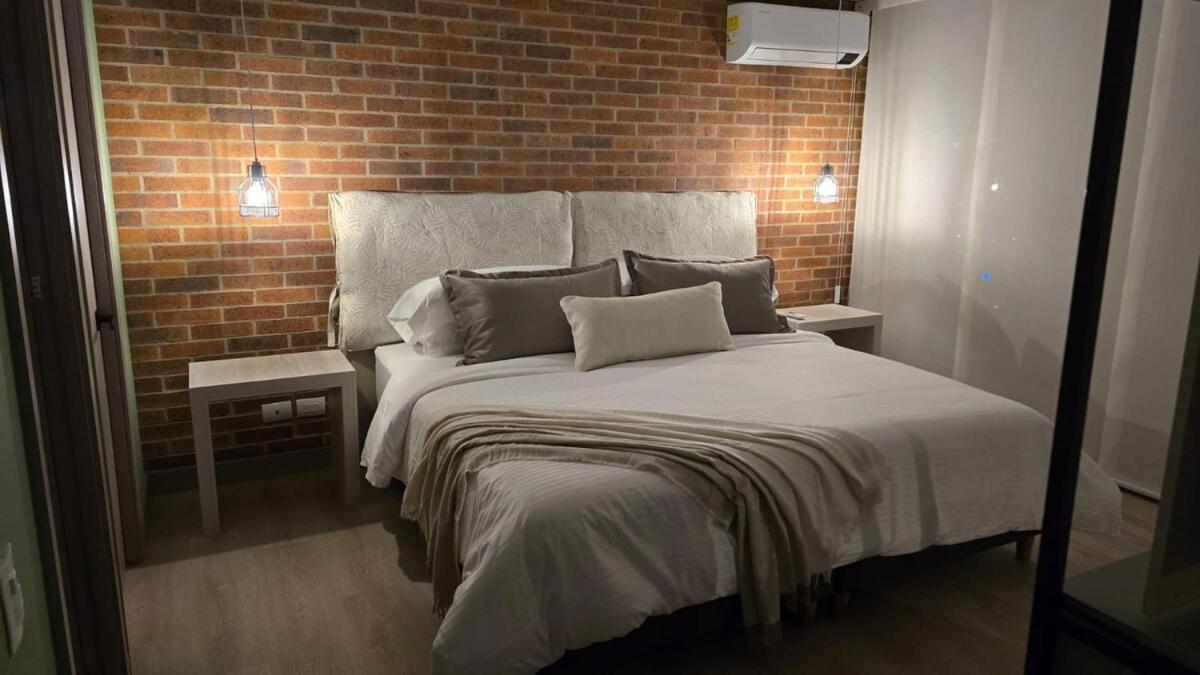 New In Laurels With Air , Loft Type, Giant Tv