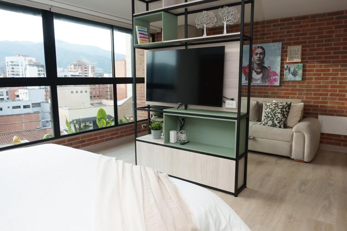 New In Laurels With Air , Loft Type, Giant Tv