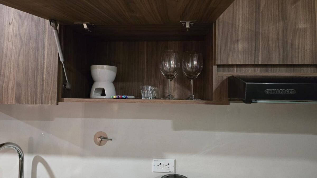 New In Laurels With Air , Loft Type, Giant Tv *