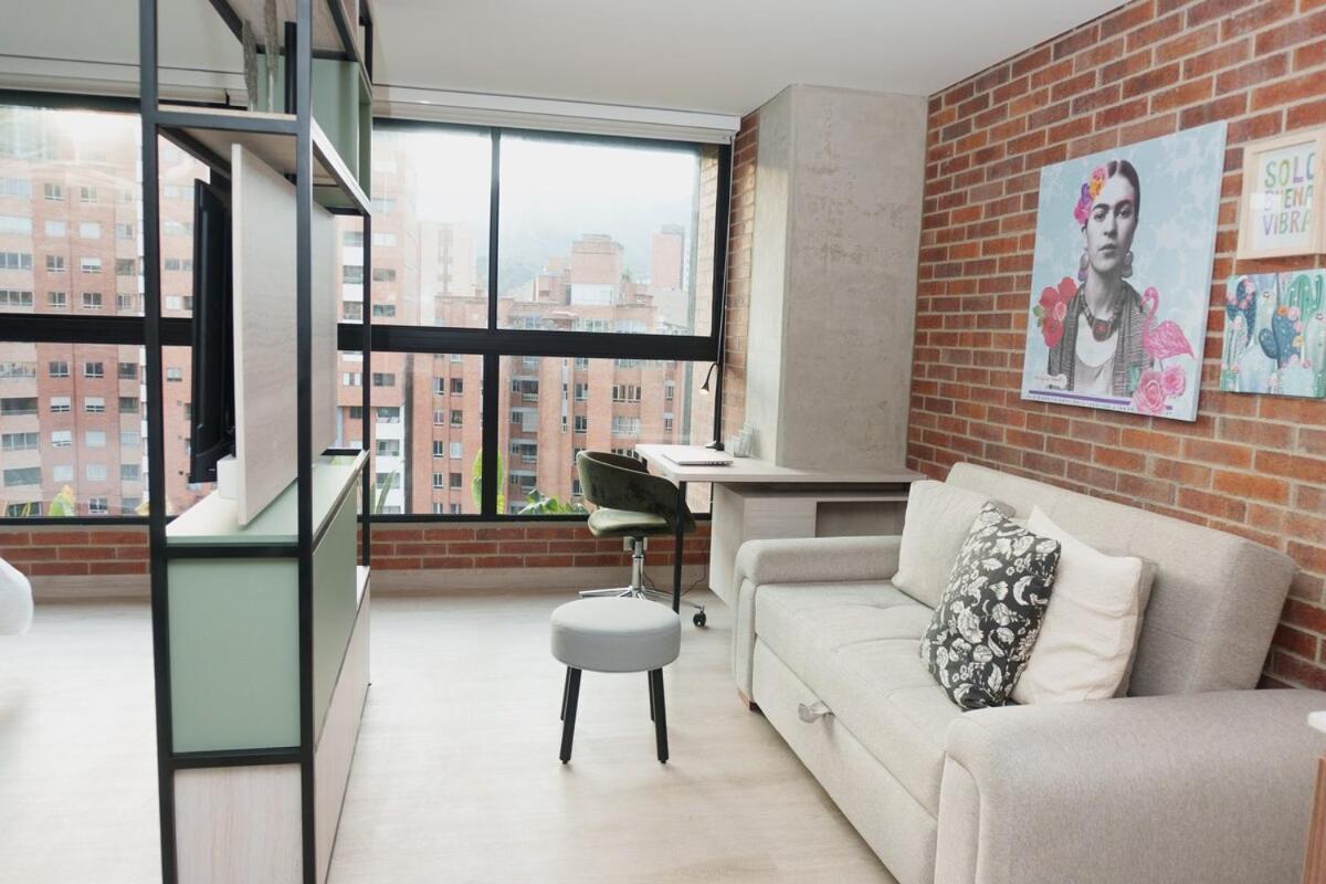 New In Laurels With Air , Loft Type, Giant Tv *