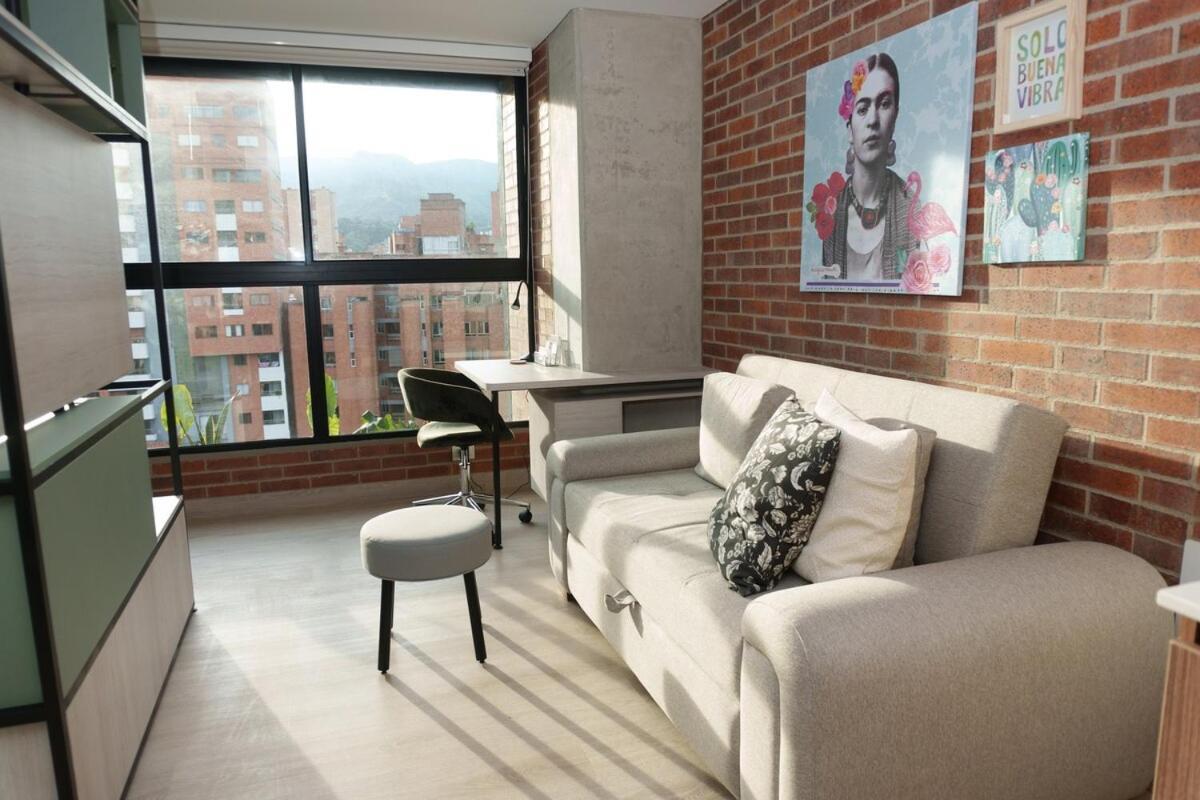 New In Laurels With Air , Loft Type, Giant Tv