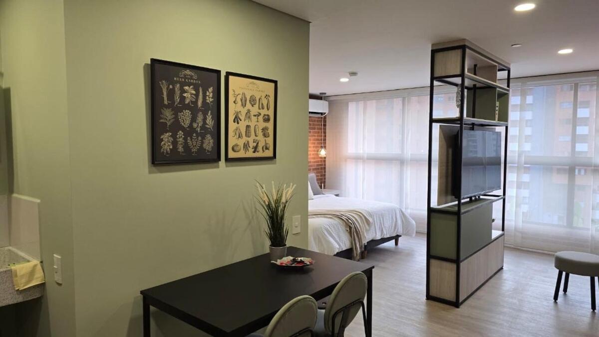 Apartment New In Laurels With Air , Loft Type, Giant Tv