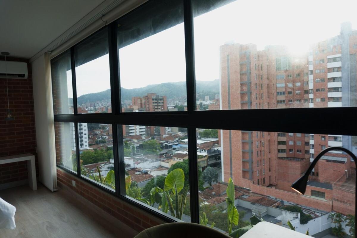 New In Laurels With Air , Loft Type, Giant Tv Apartment Medellin