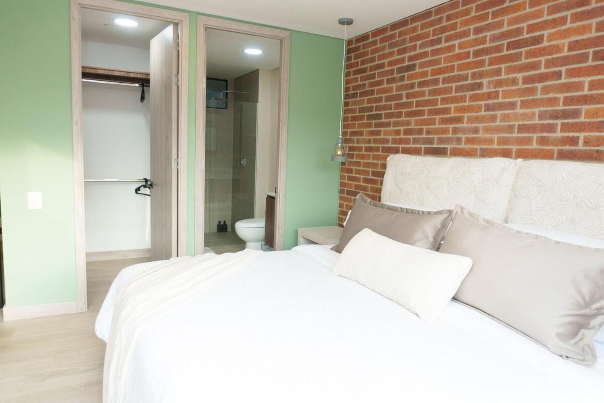 Apartment New In Laurels With Air , Loft Type, Giant Tv Medellin