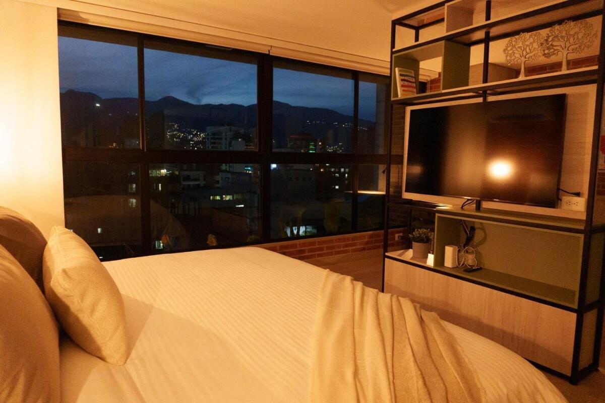 New In Laurels With Air , Loft Type, Giant Tv * Medellin