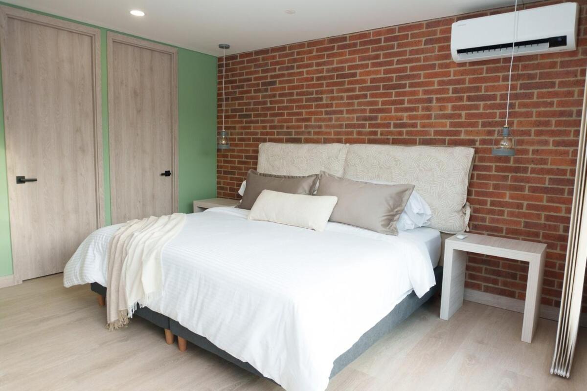 New In Laurels With Air , Loft Type, Giant Tv