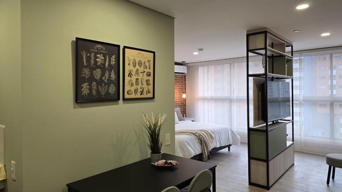 Apartment New In Laurels With Air , Loft Type, Giant Tv
